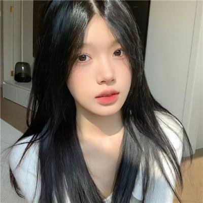 与一位女士合影